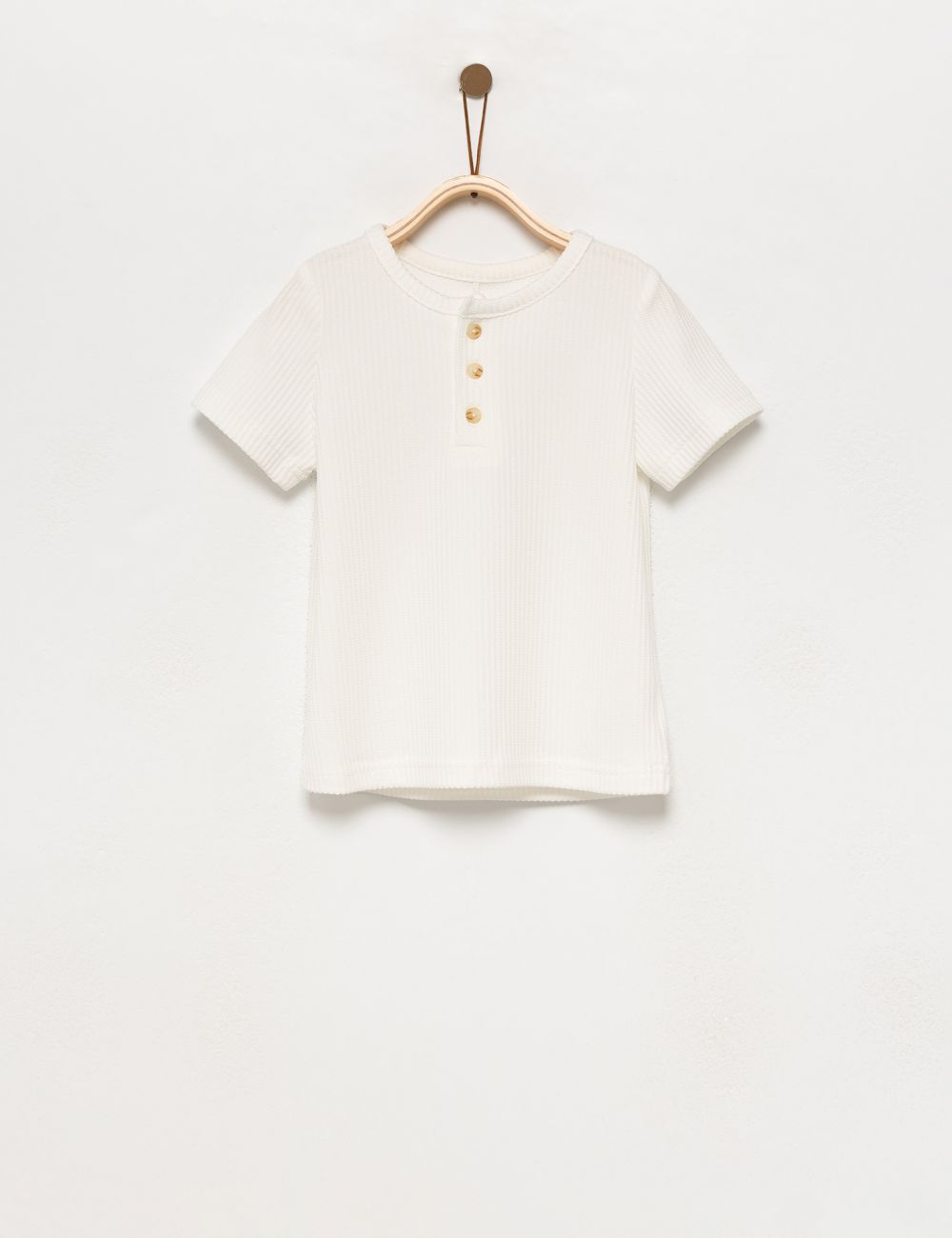 טישרט עם כפתרה