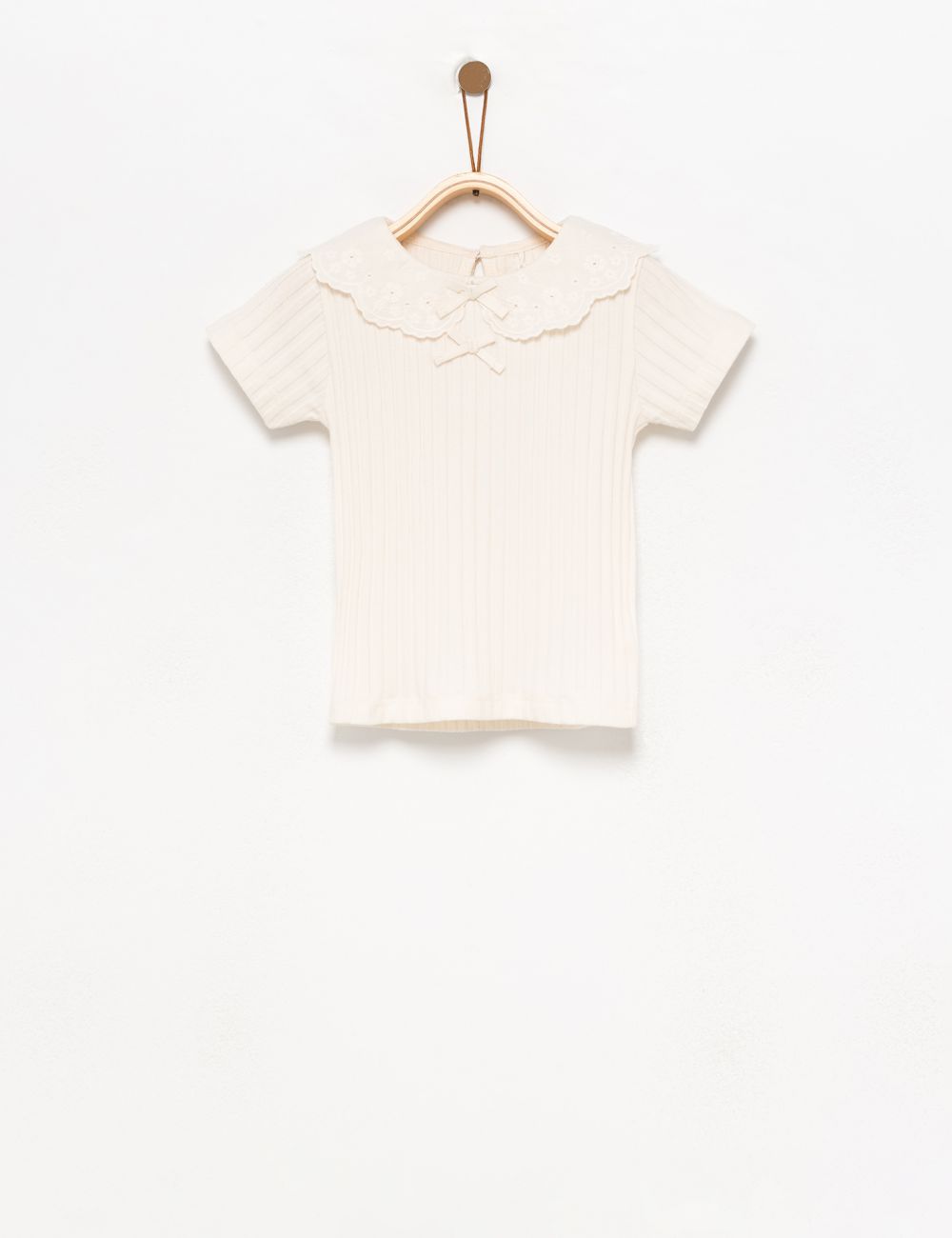 חולצה עם צווארון