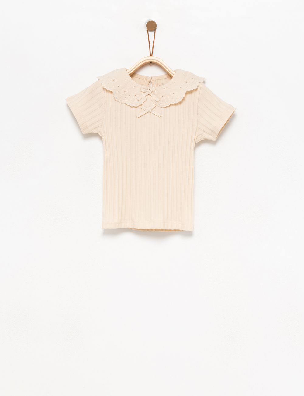 חולצה עם צווארון