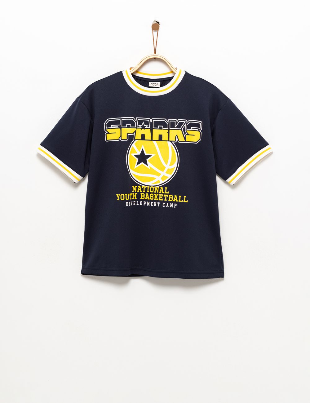 חולצה בסגנון ספורטיבי