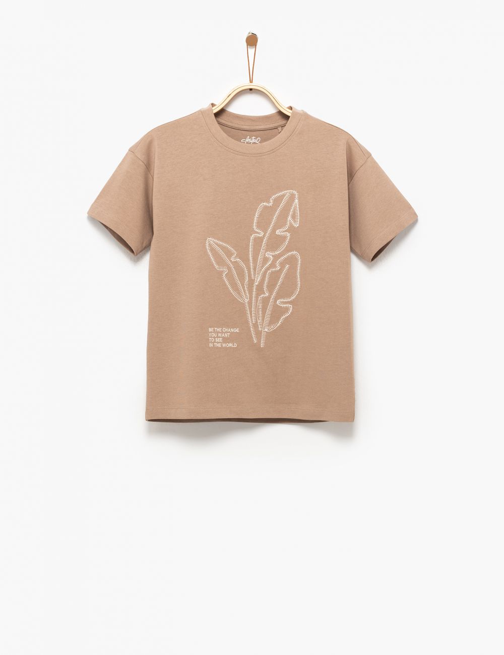 טישרט עם רקמה