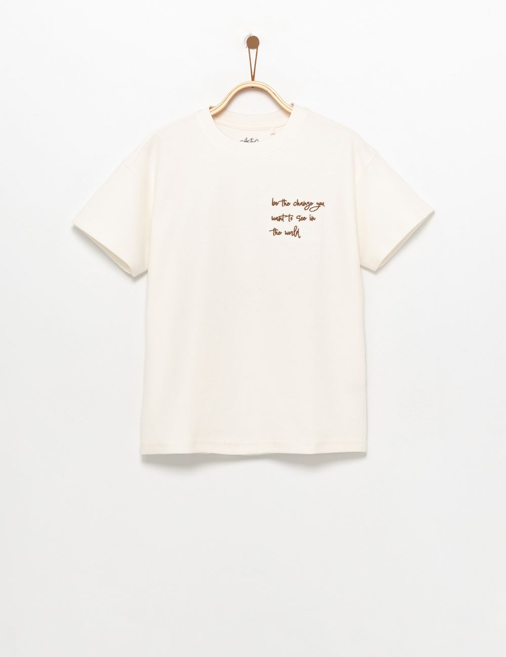 טישרט טקסטורה עם רקמה