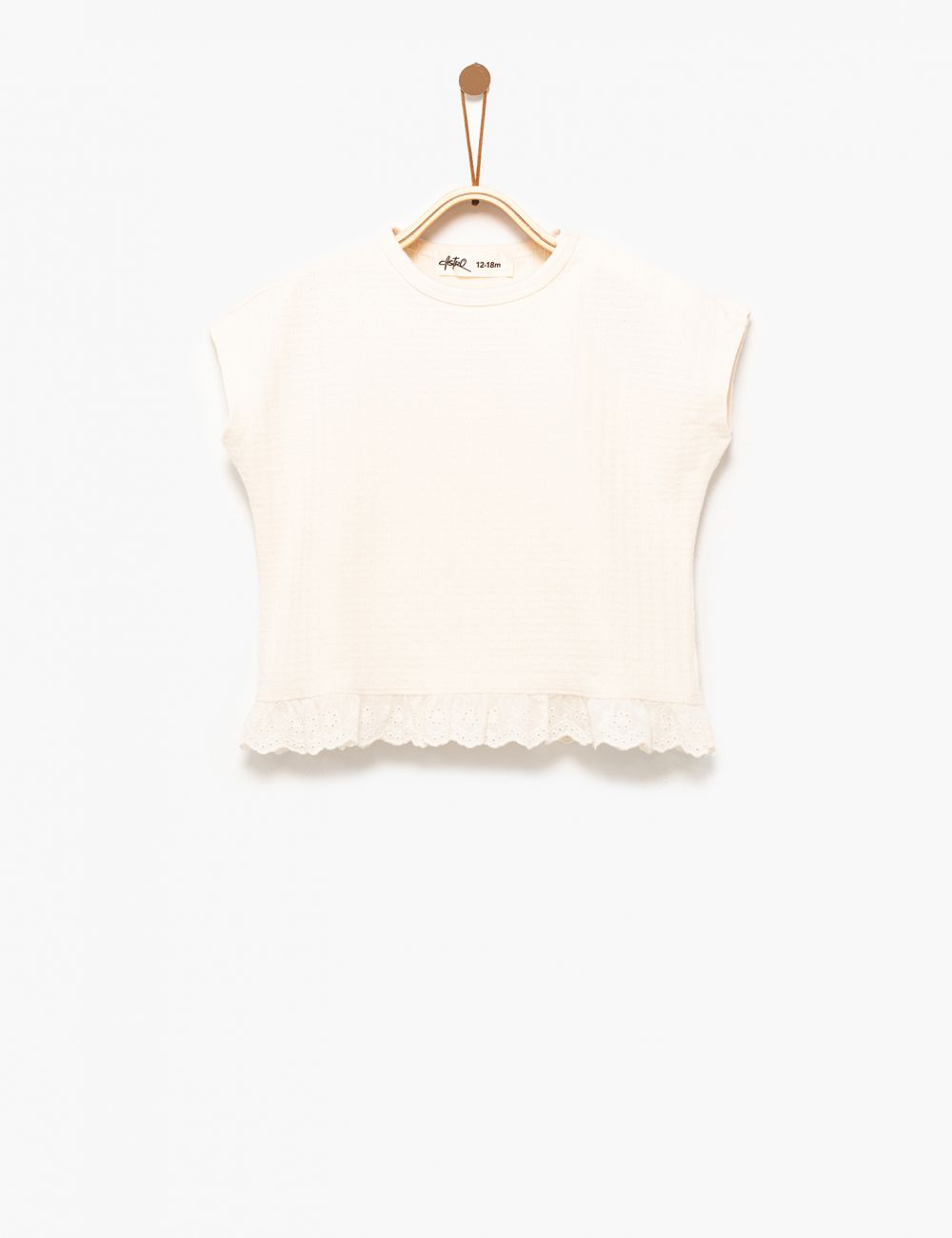 טי שירט עם רקמה