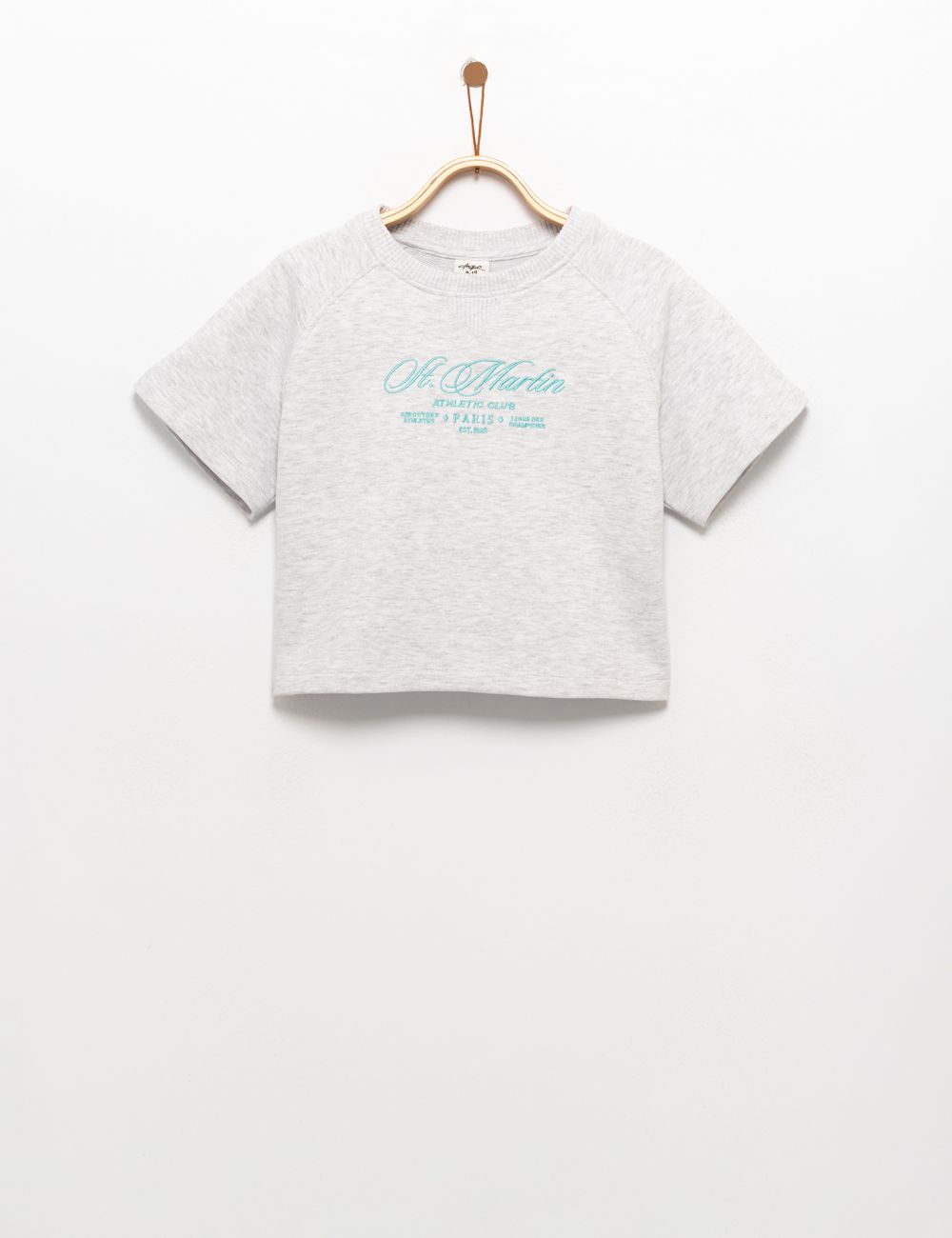 טישרט עם רקמה