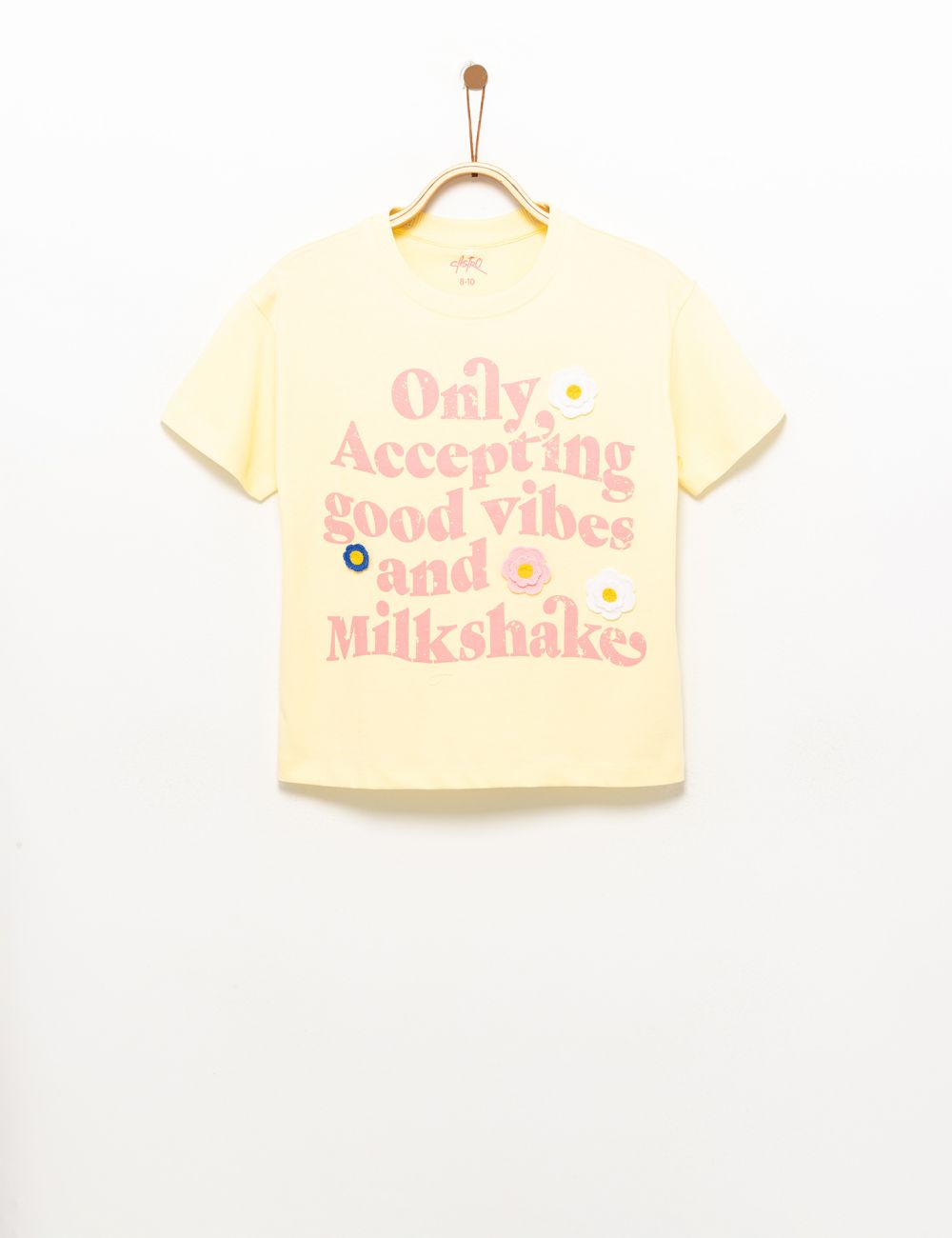 טי עם פרחי קרושה