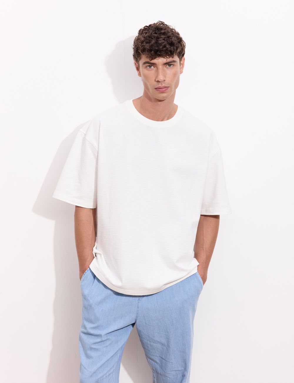 טי-שירט עם הדפס בגב