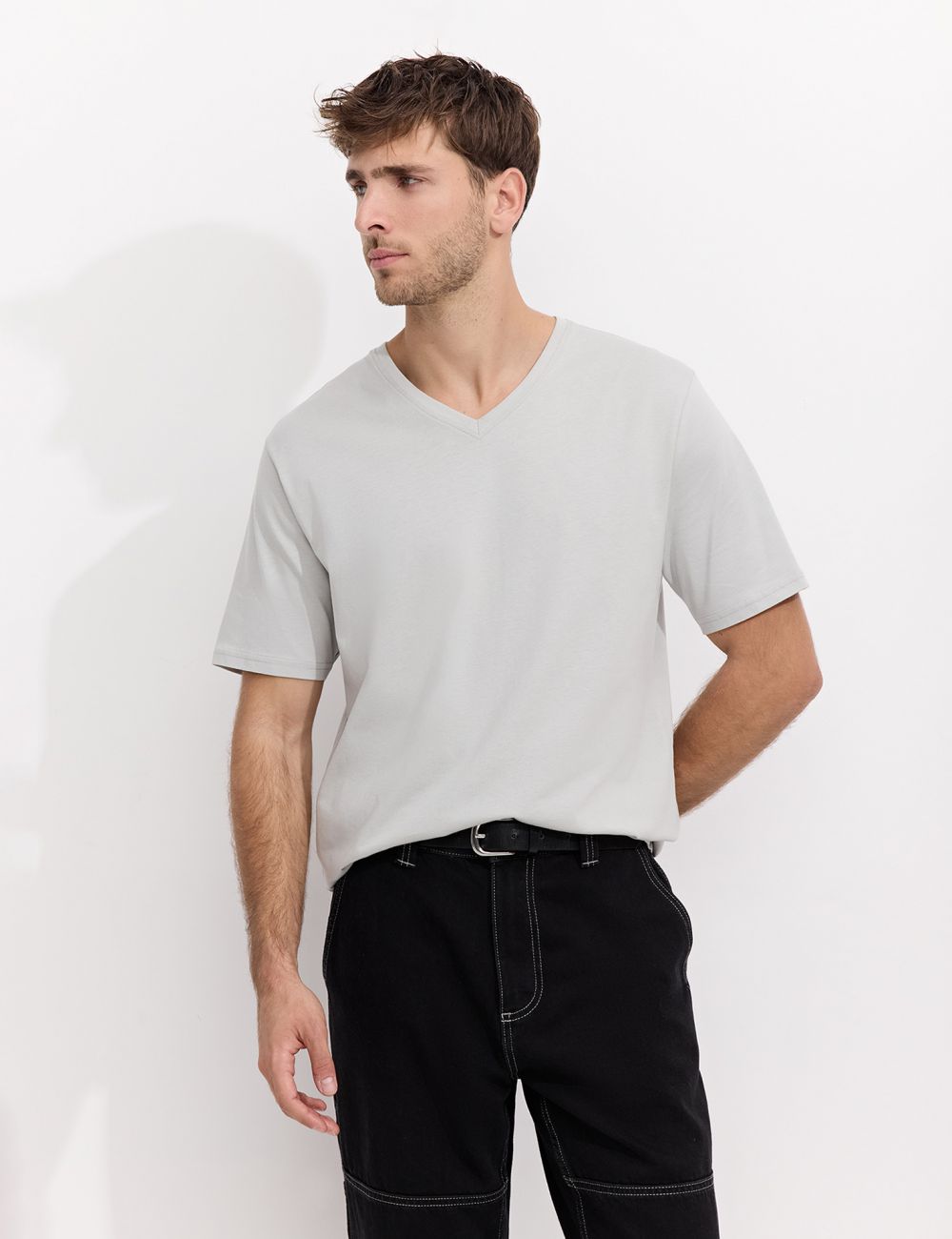 טי שירט בייסיק בצווארון v