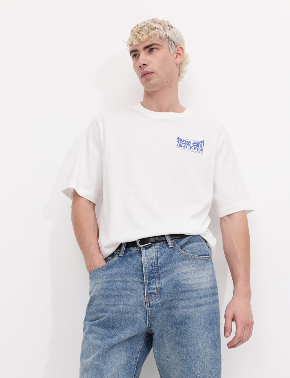 טי שירט עם דפוס בולט