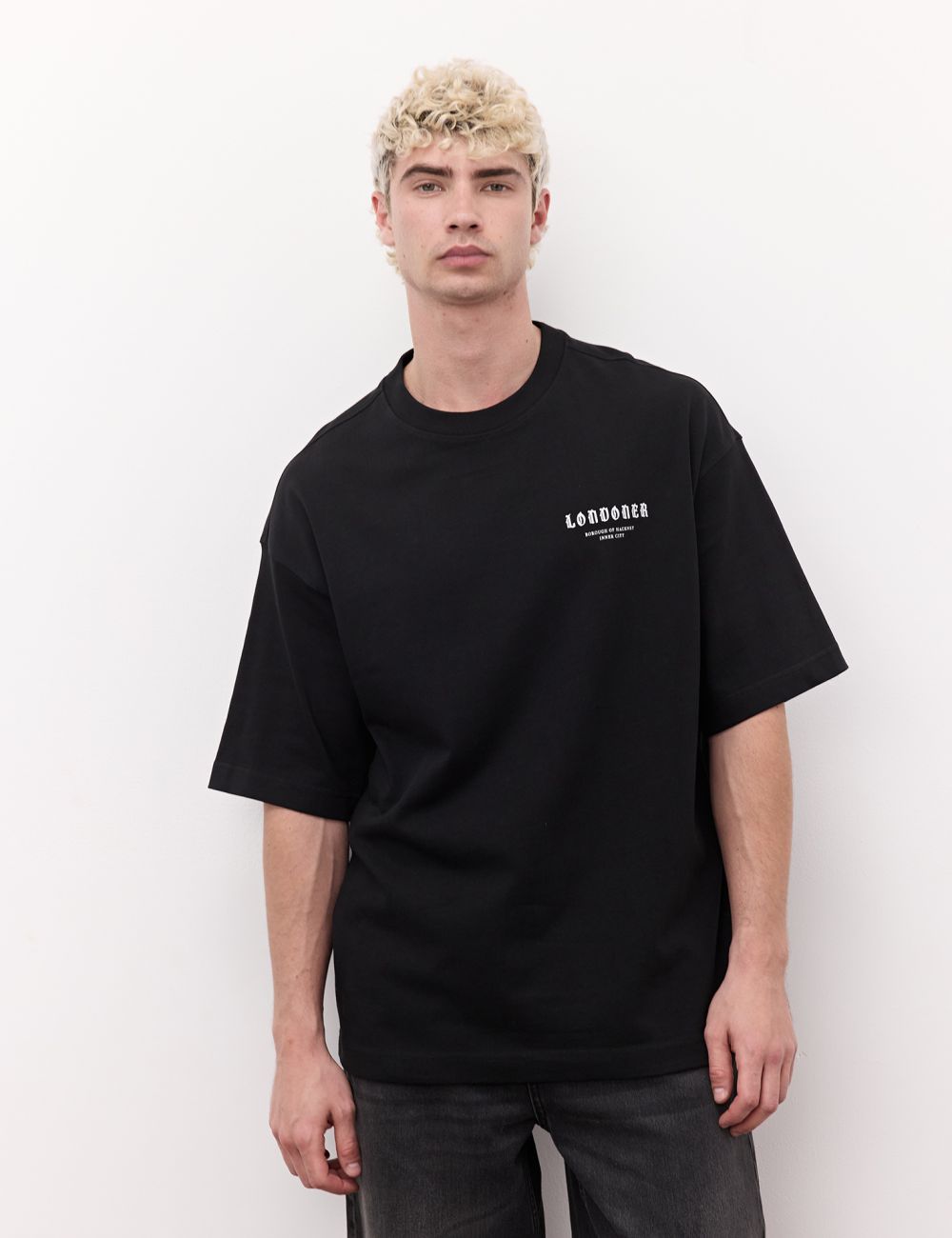 טי שירט מבד עבה בגזרת אוברסייז