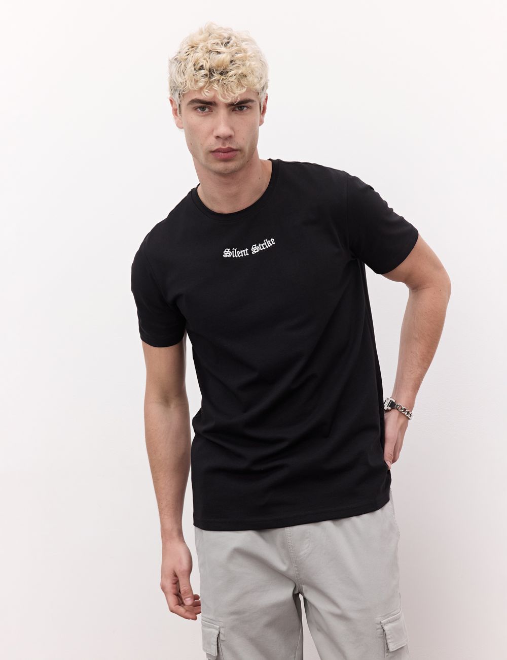 טי-שירט ליקרה מודפסת בגזרת SLIM