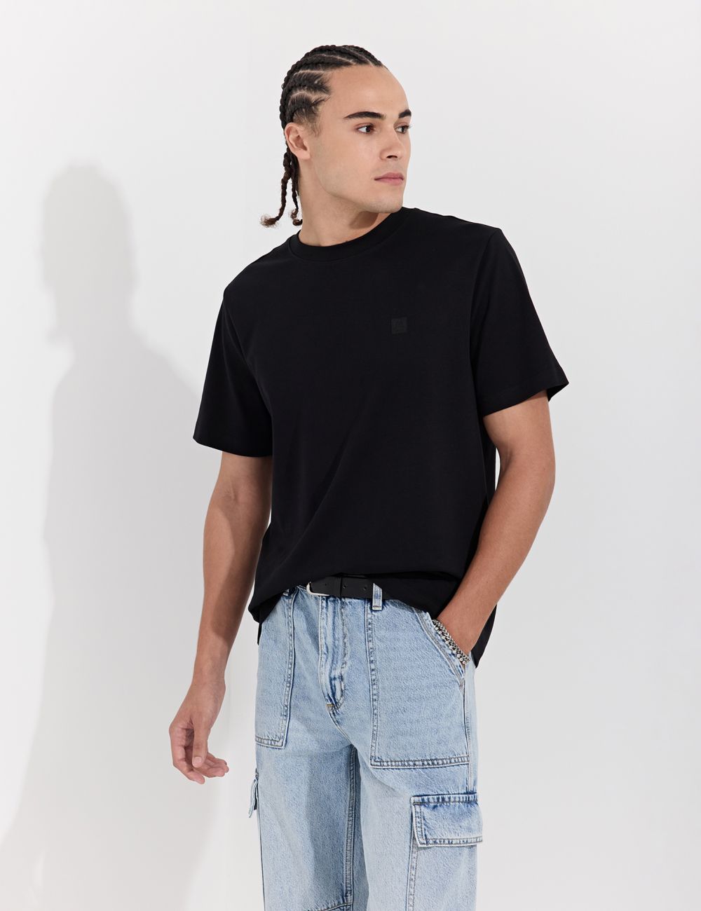 טי שירט עם דפוס קידמי קטן