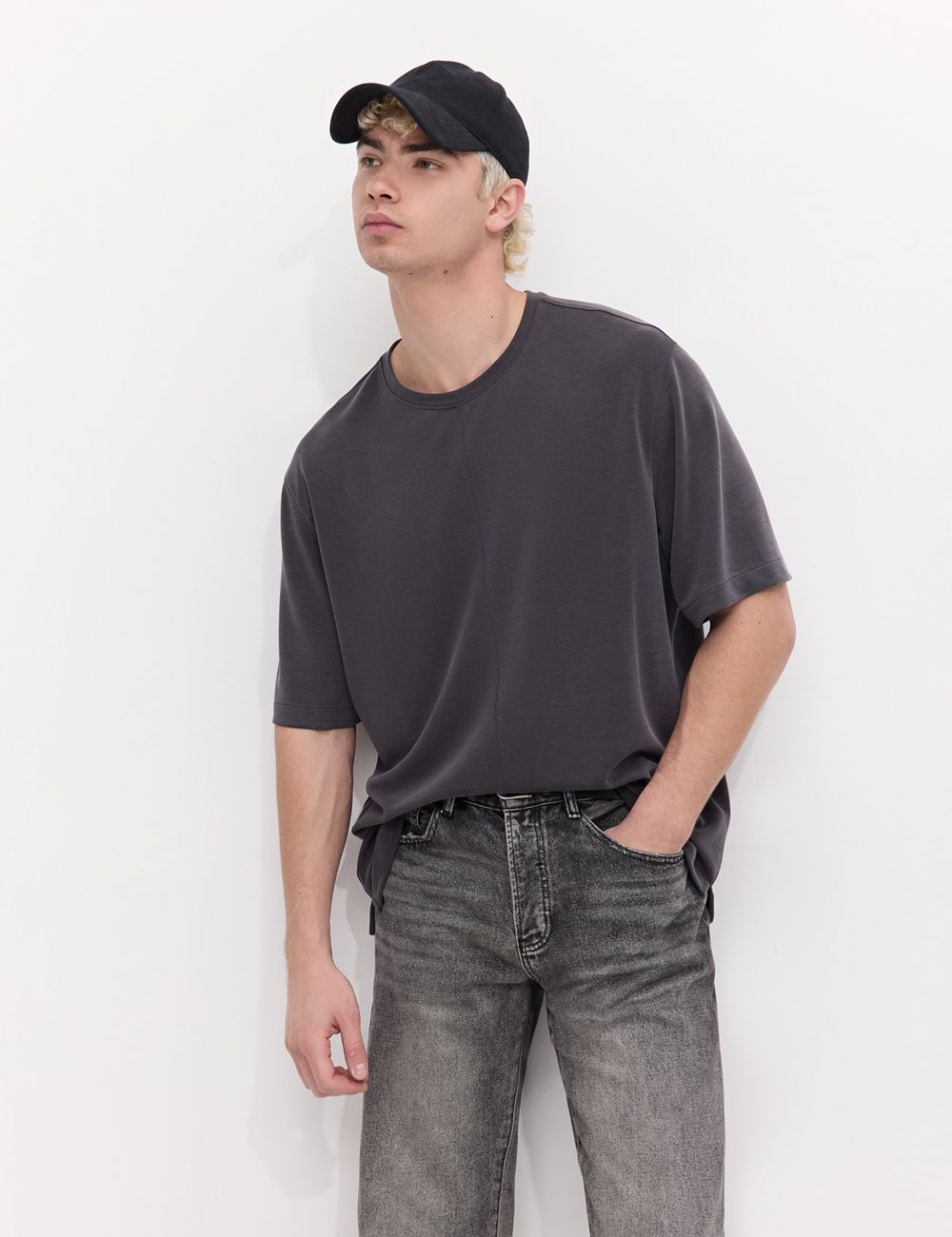 חולצת אוברסייז תוית מתכת