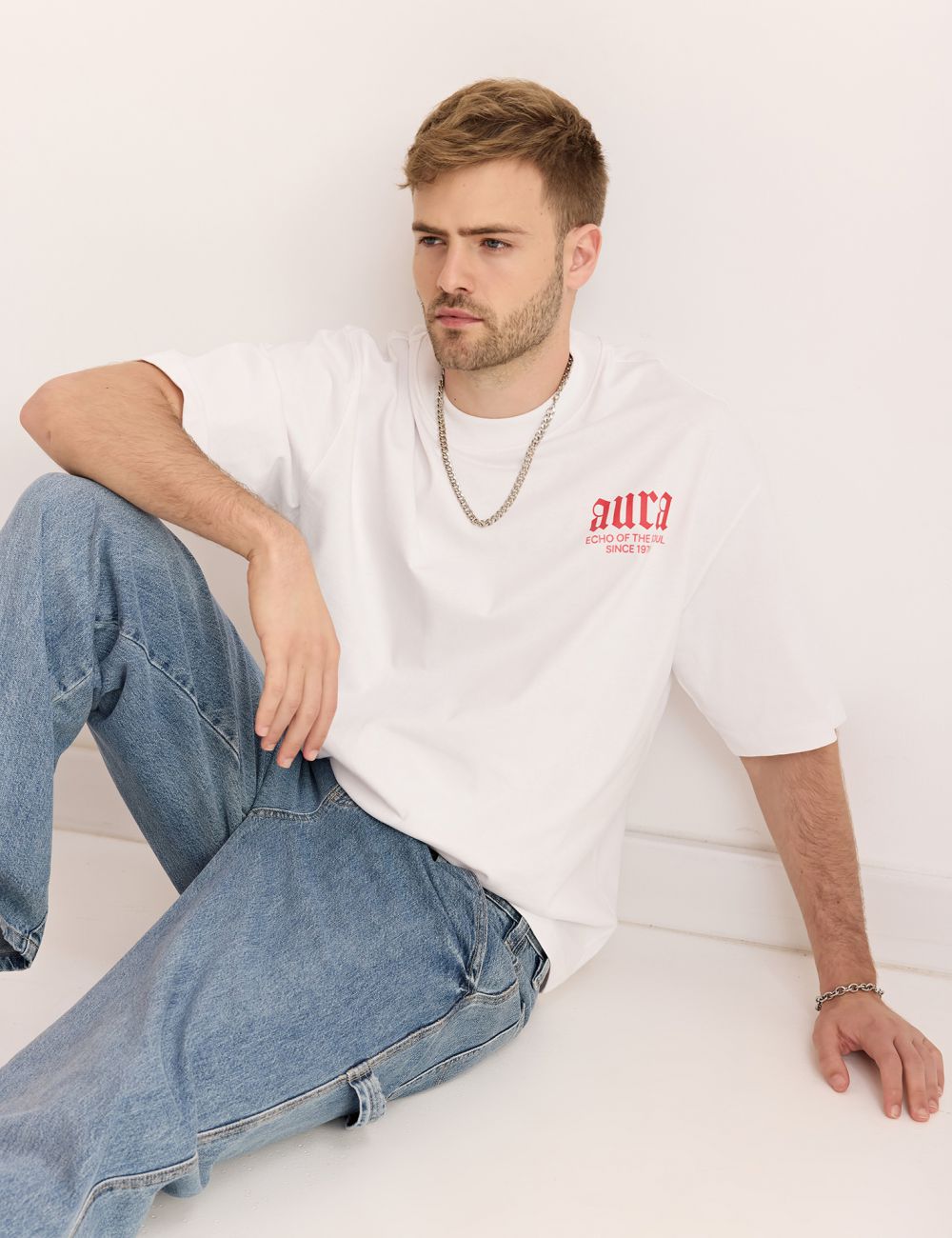 טי שירט עם דפוס גב