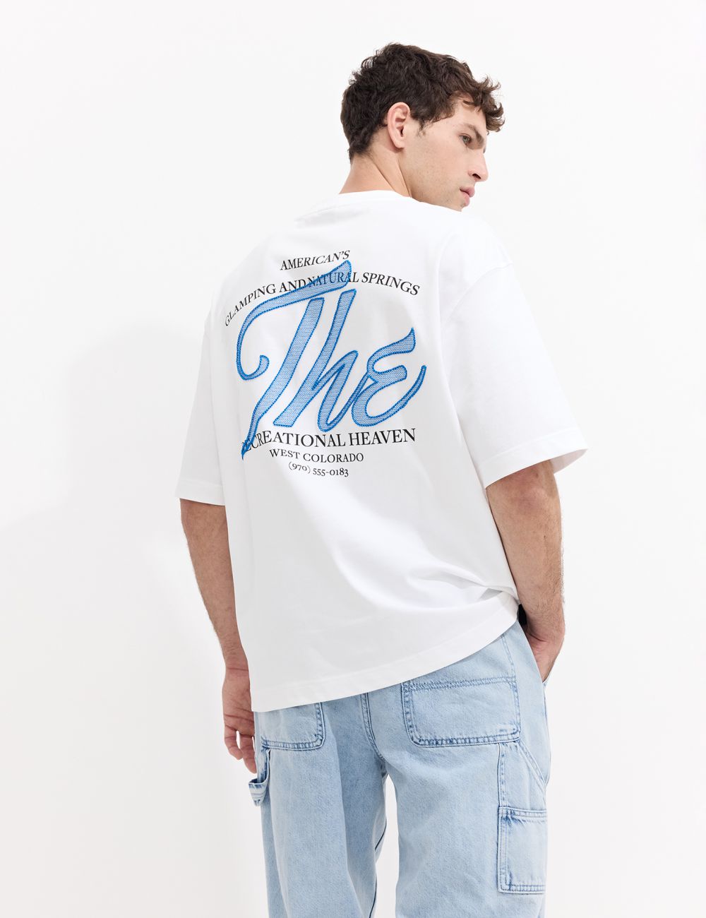 טי שירט עם דפוס גב