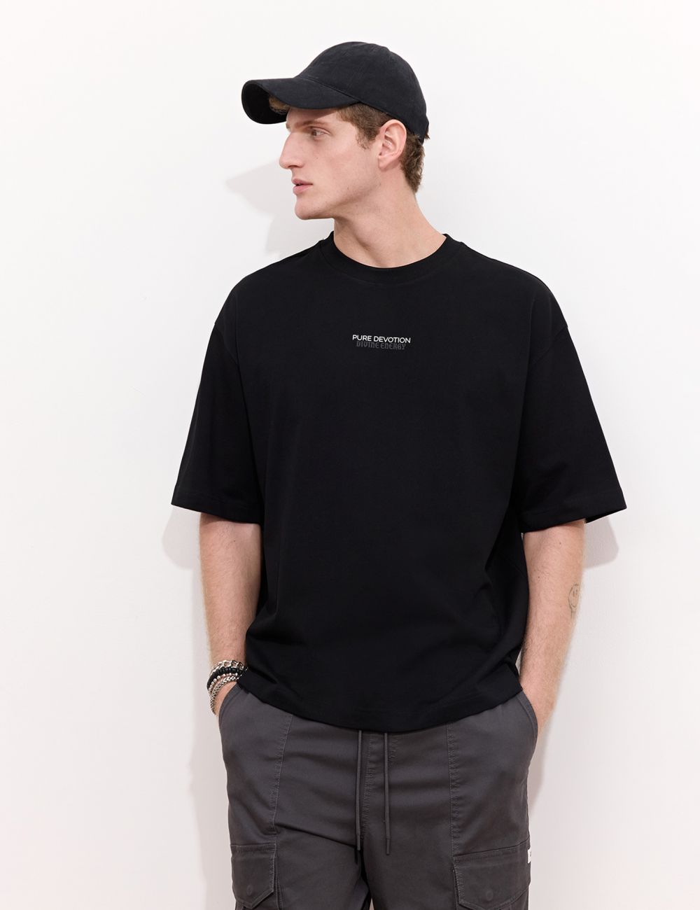 טי שירט עם דפוס גב