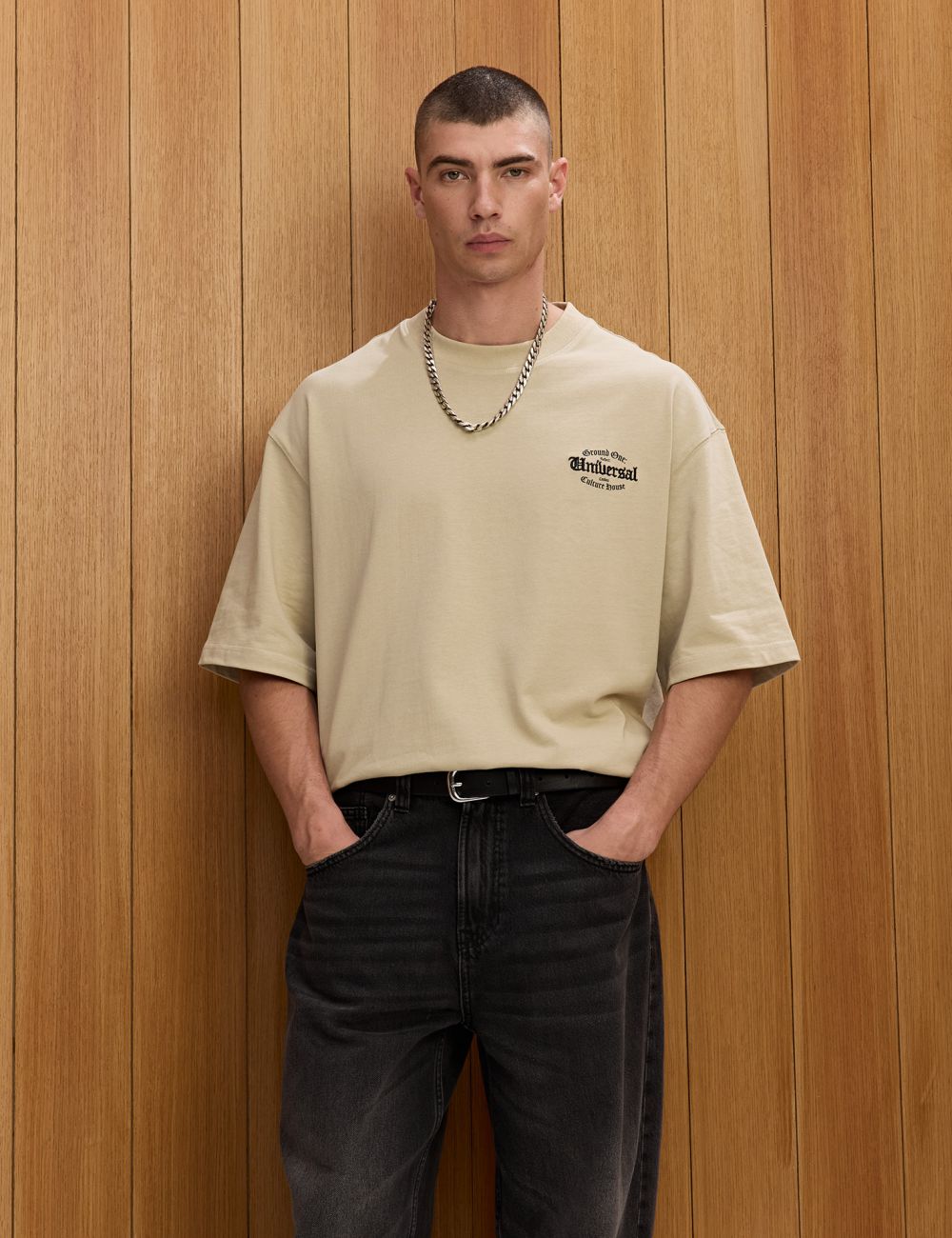 טי שירט עם דפוס גב