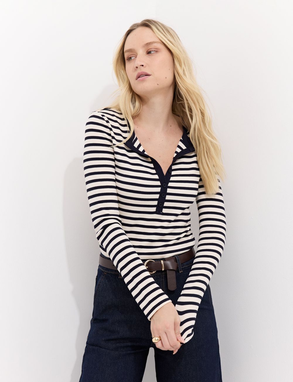 טי שירט עם כפתרה