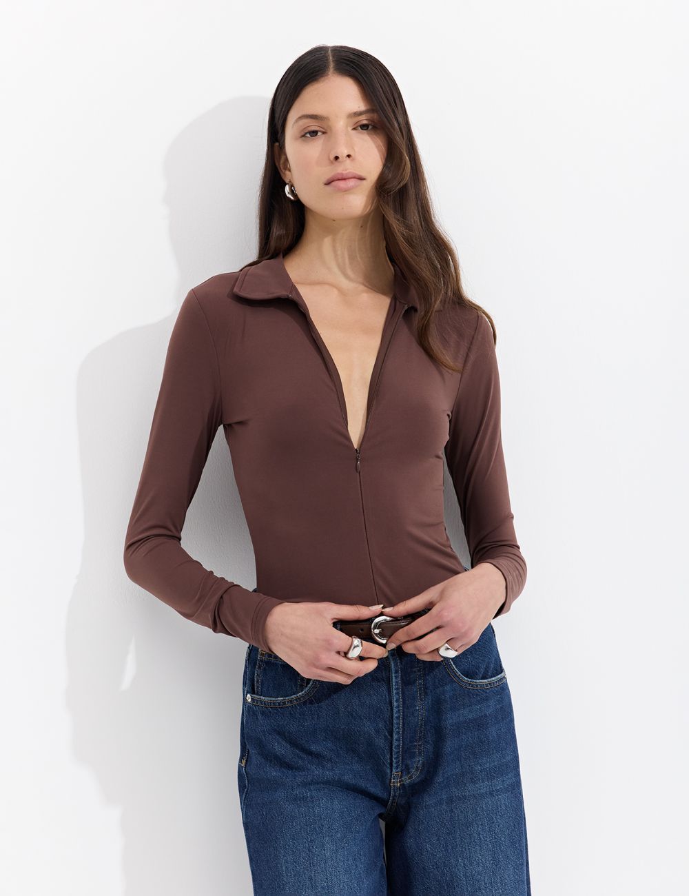 חולצה ארוכה עם צווארון ורוכסן נסתר