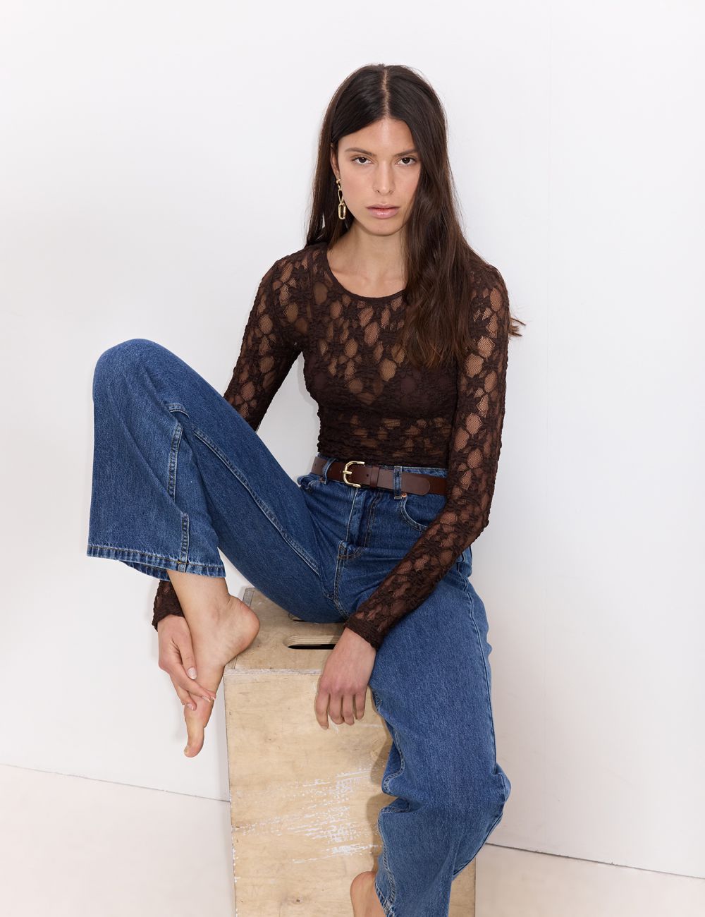 חולצת תחרה עם שרוולים ארוכים