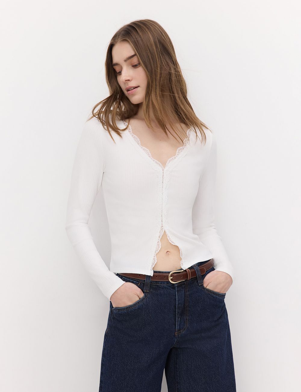 חולצת ריב שרוול ארוך עם סיומת תחרה