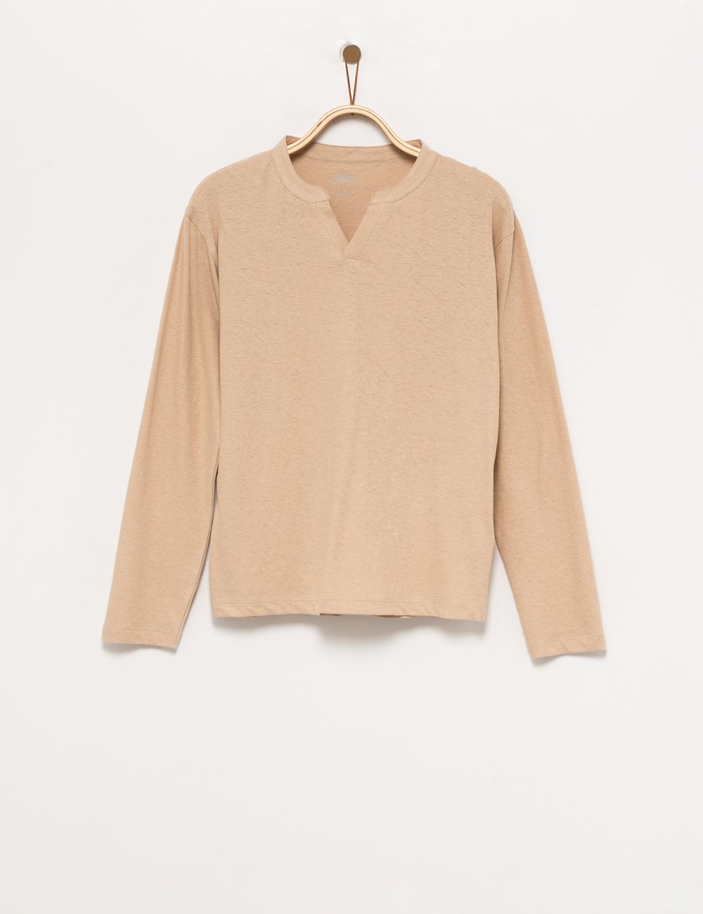 טי-שירט וי ארוכה