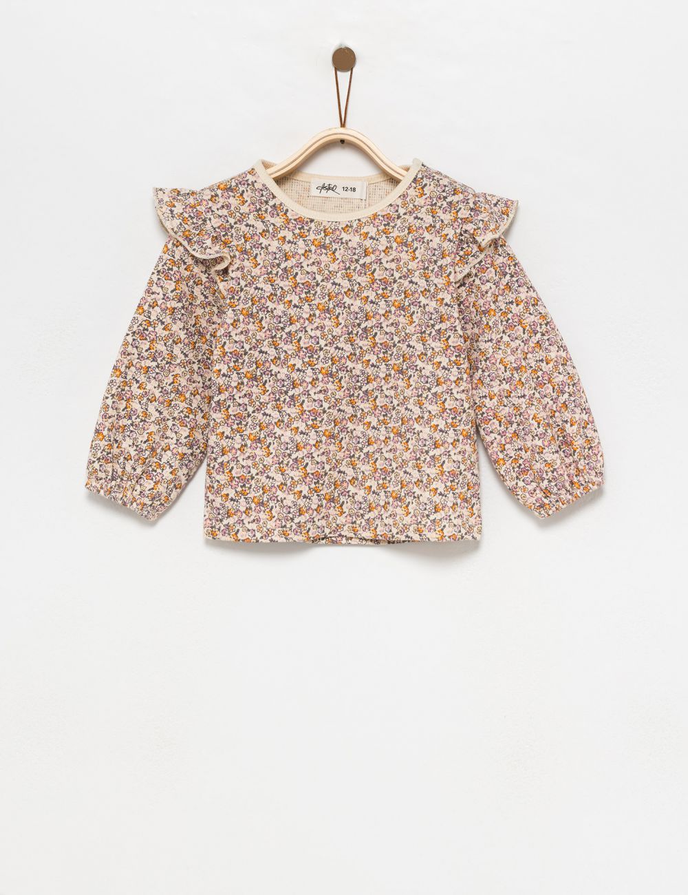 חולצה עם וולן בכתפיים