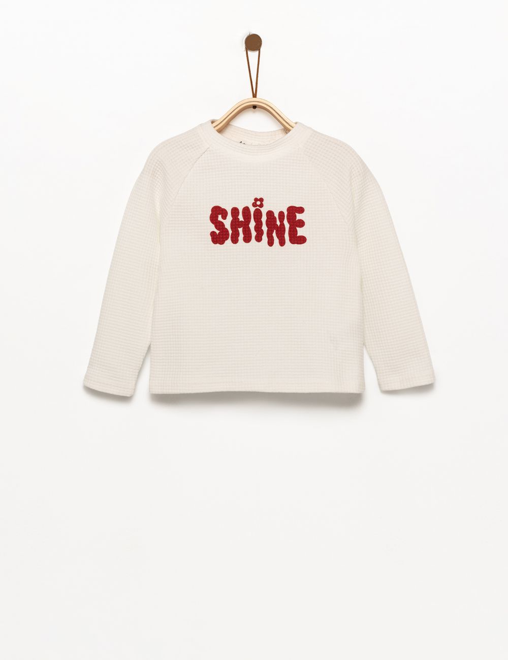 חולצת ופל עם כיתוב