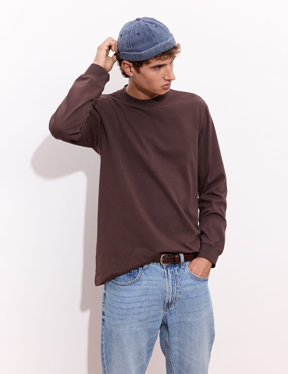 טישרט ארוכה עם צווארון גבוה