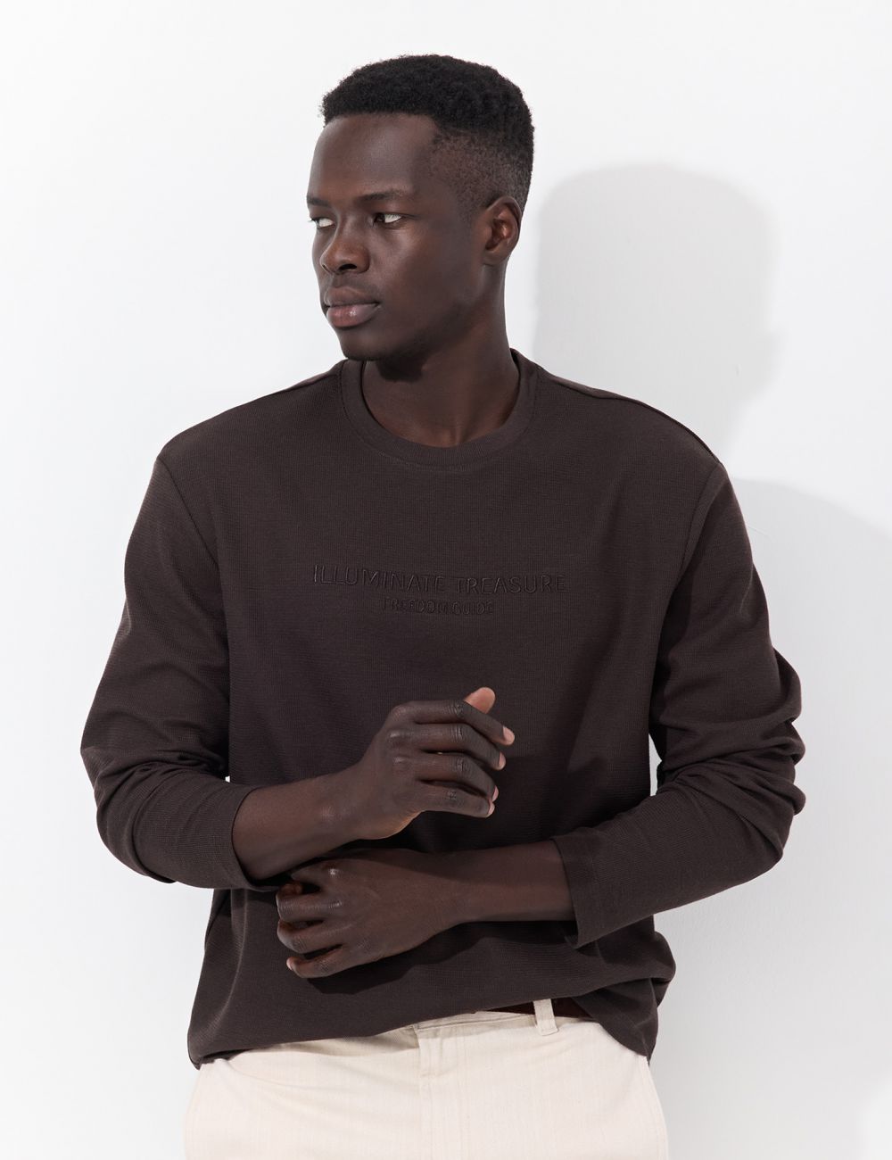 טי-שירט טקסטורה ארוכה עם כיתוב