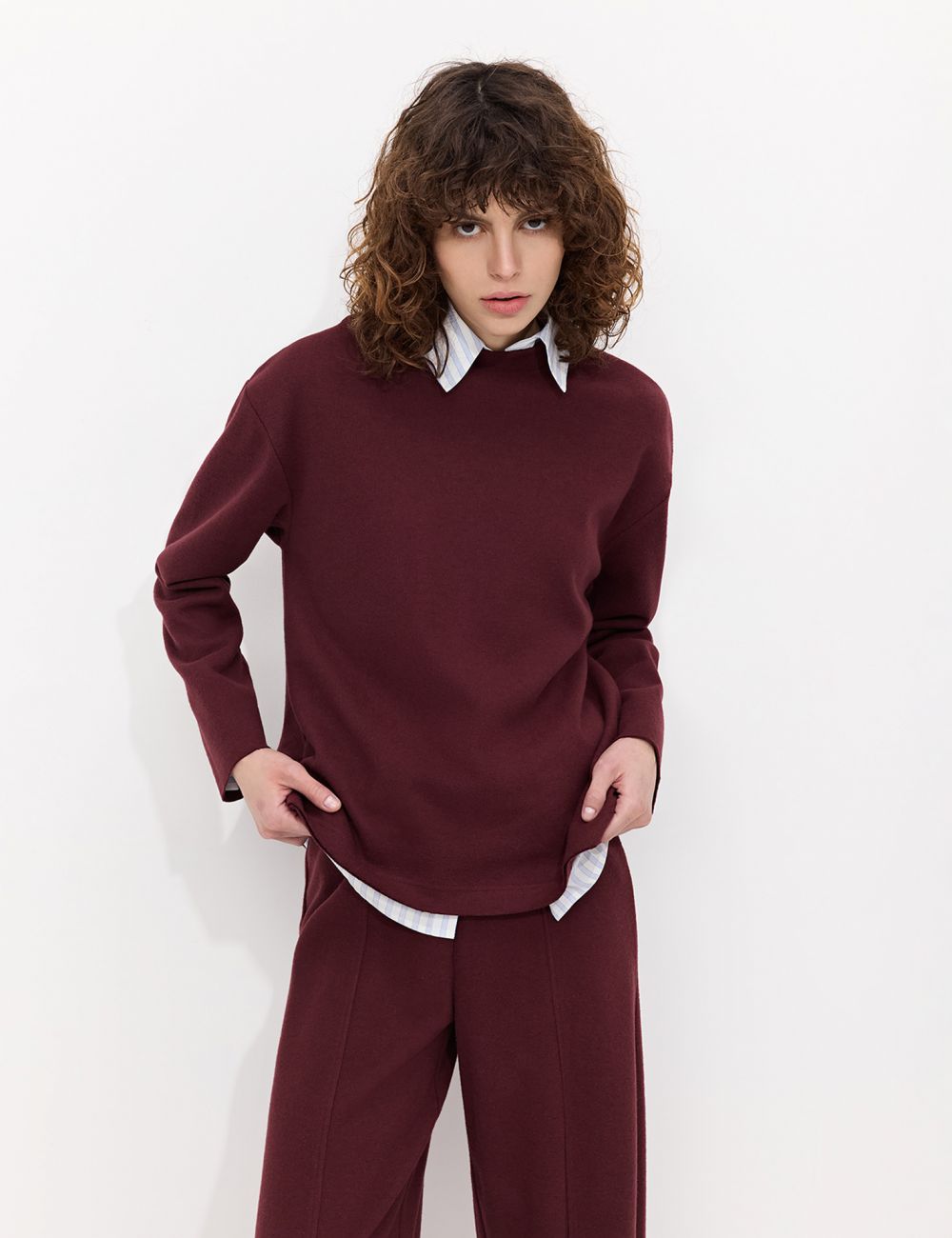 סווטשירט קל עם גולף בטקסטורה