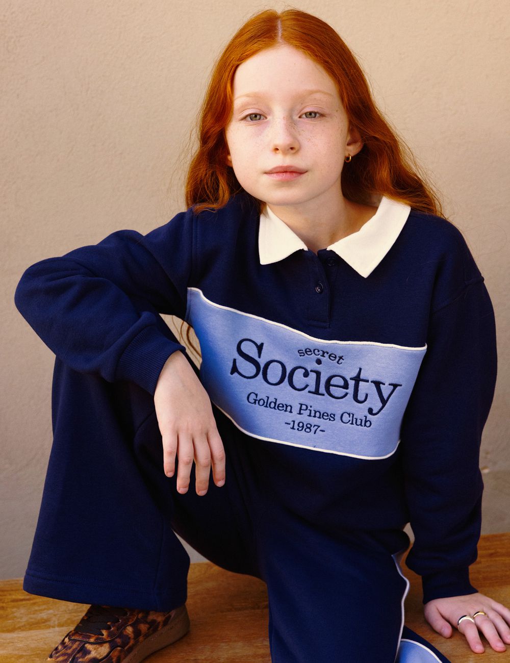 סווטשירט קולור בלוק עם דפוס