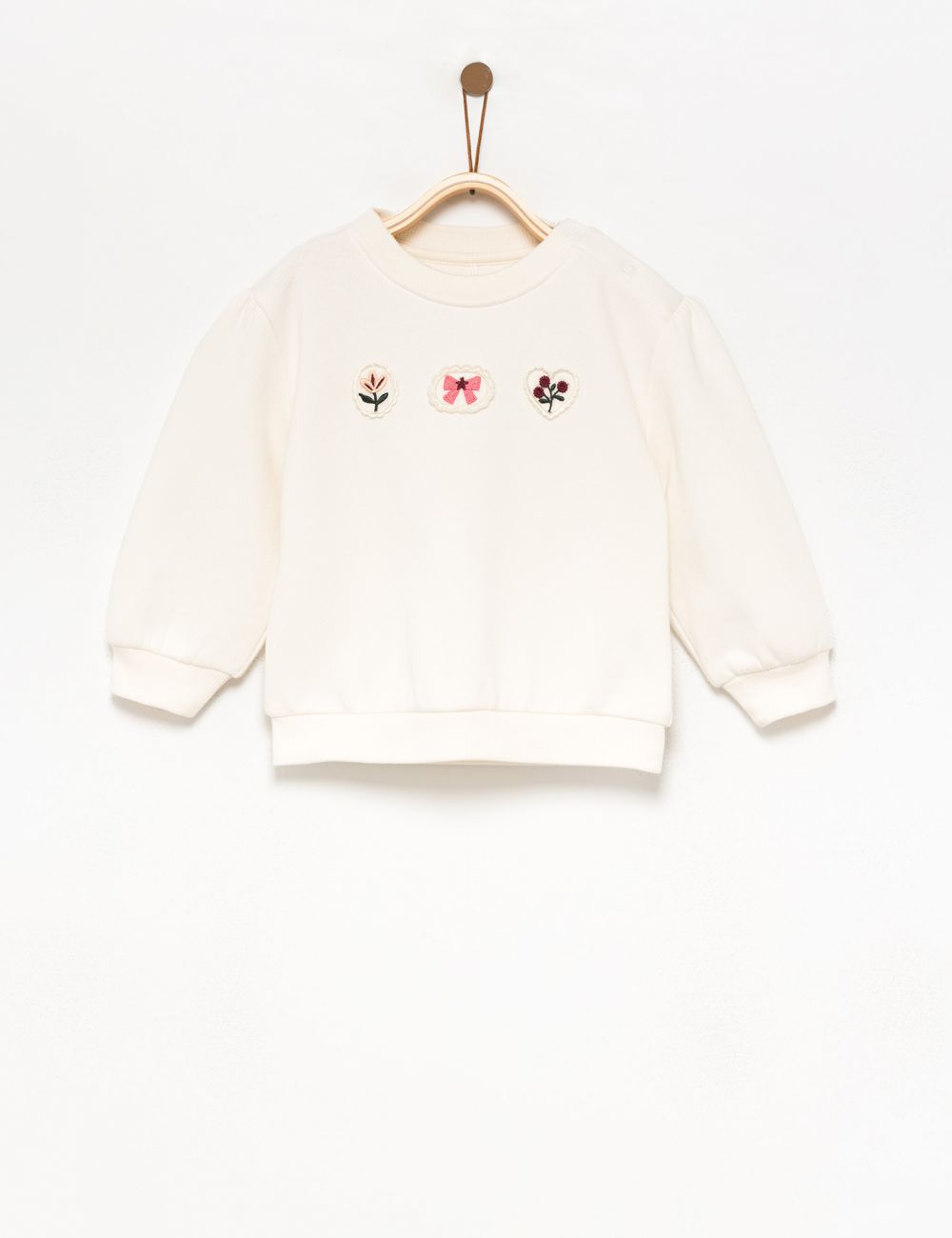 סווטישרט עם רקמה