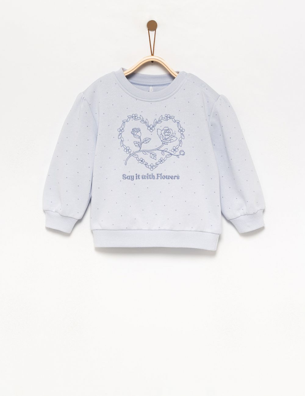 סווטישרט עם רקמה