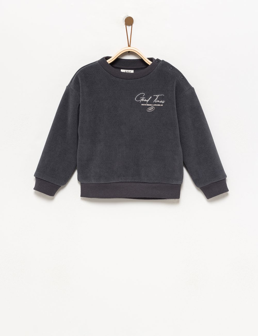 סווטשירט טקסטורה עם רקמה