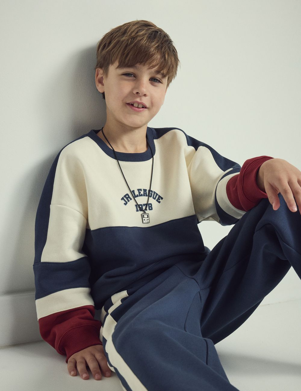 סווטשירט חתכים