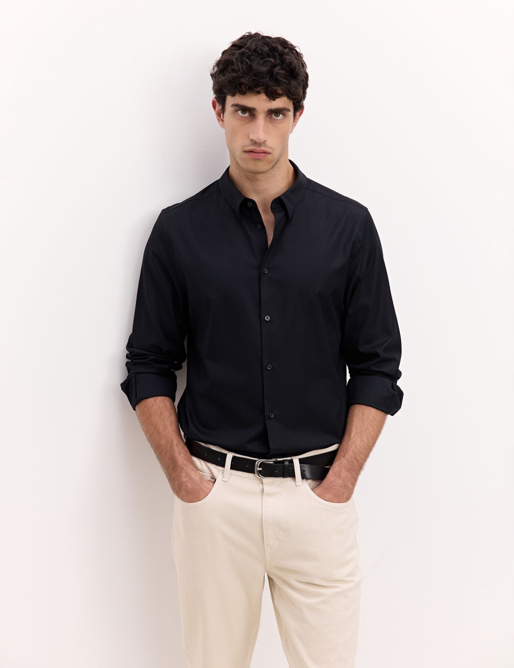 חולצה מכופתרת בגזרת סלים