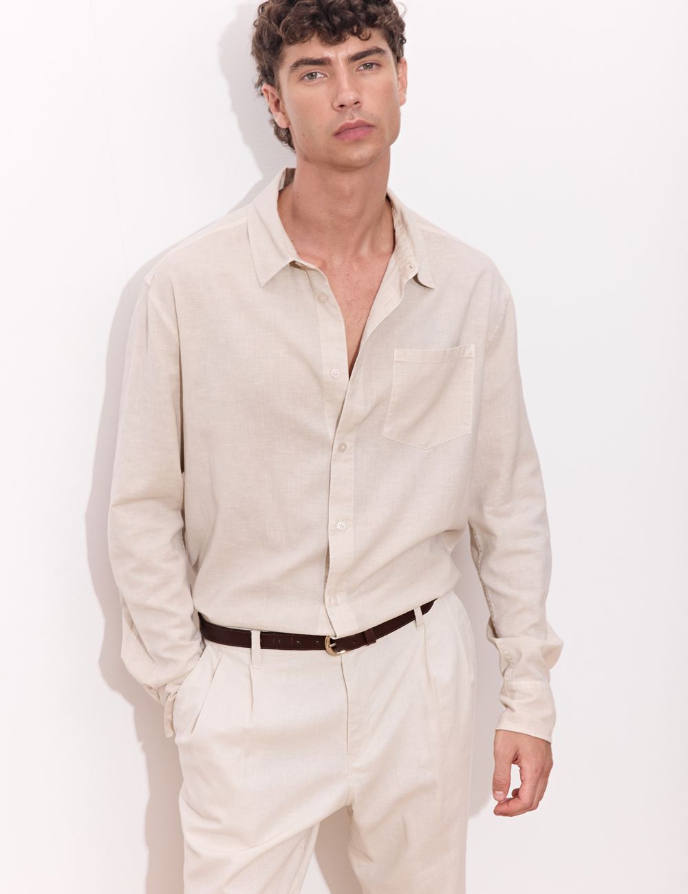 חולצה מכופתרת עם כיס מבד