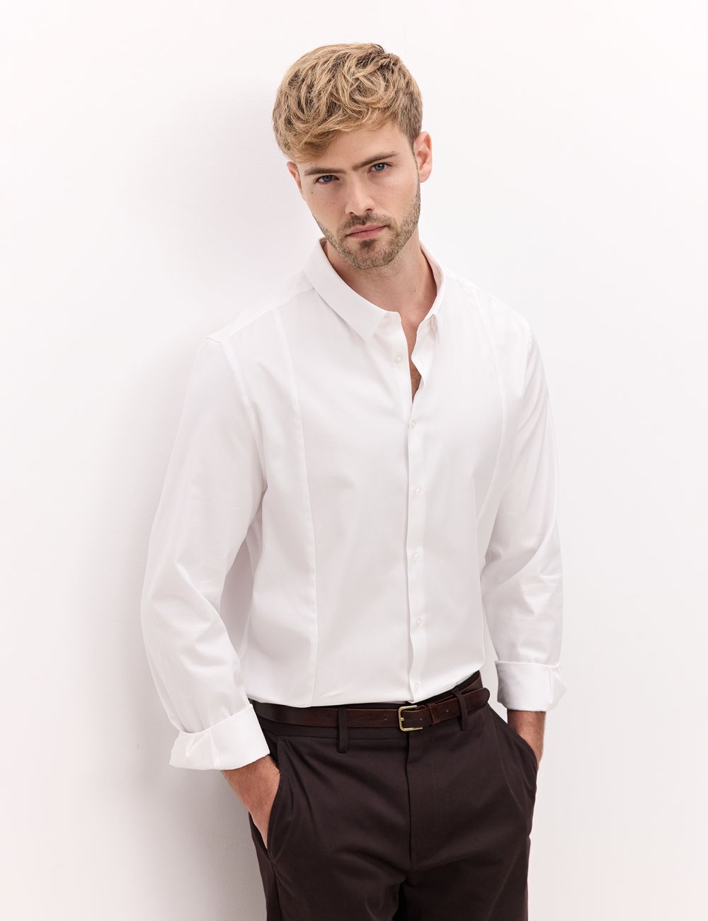 חולצה מכופתרת עם חתכים