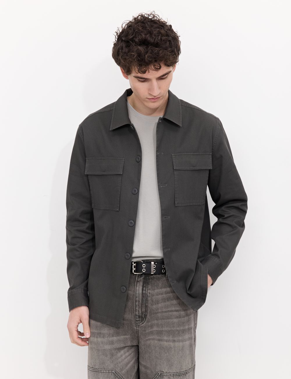 חולצה מכופתרת עם כיסים