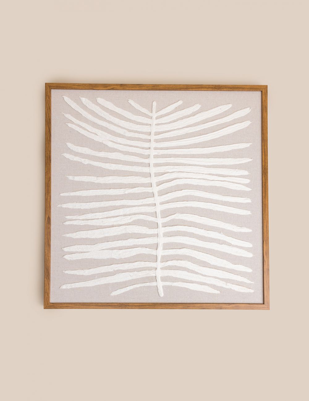 תמונה עם מסגרת עץ עלה