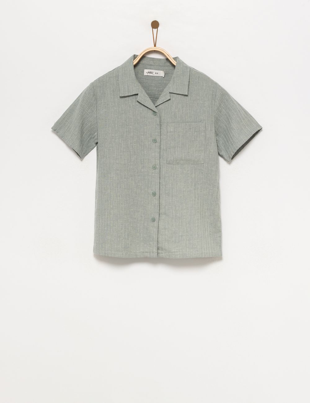 חולצה מכופתרת בד טקסטורה