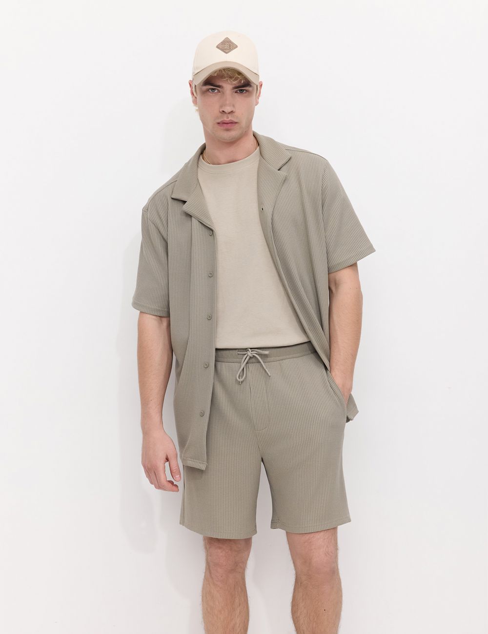 חולצת ריזורט עם טקסטורה