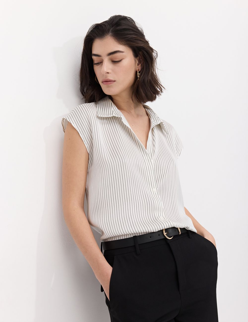 גופיית סאטן מכופתרת