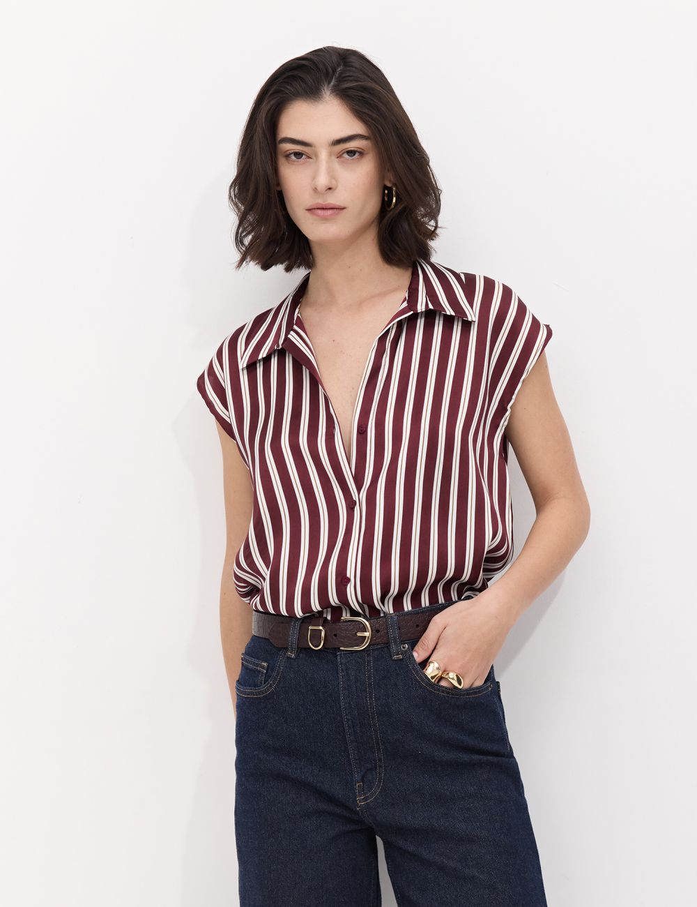 גופיית סאטן מכופתרת