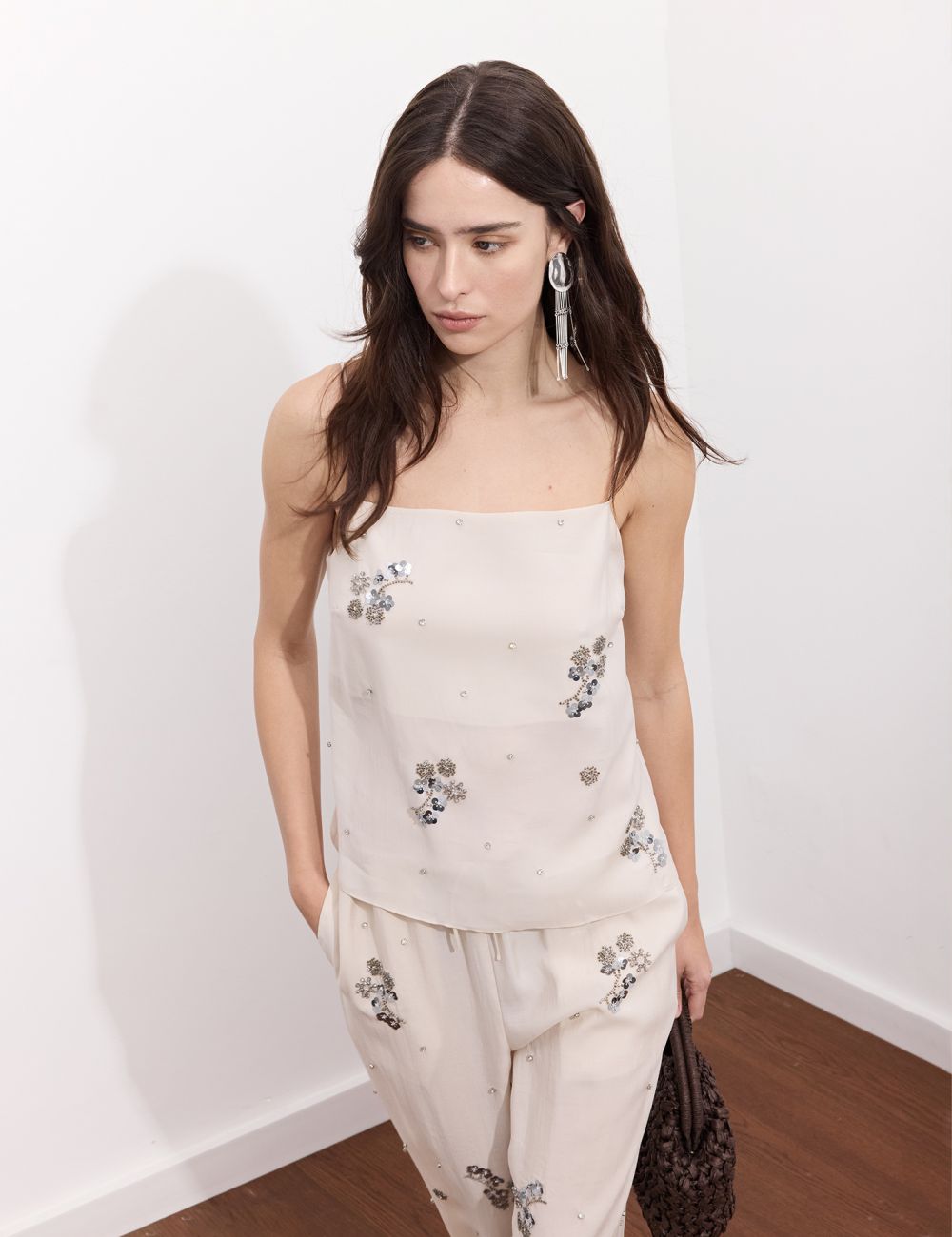 גופיה מעוטרת חרוזים