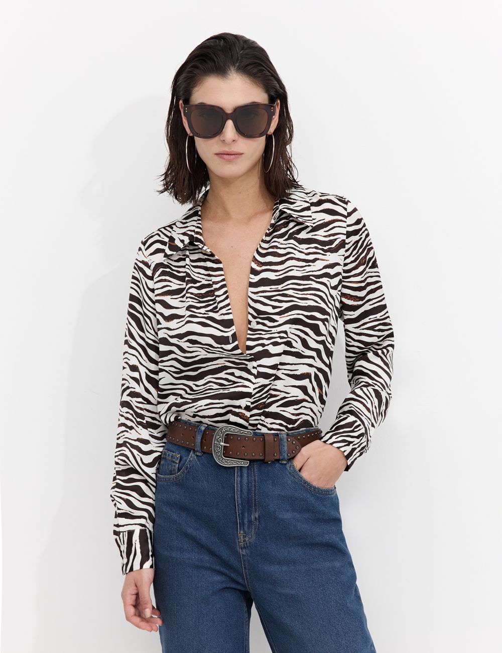 חולצת סאטן מכופתרת