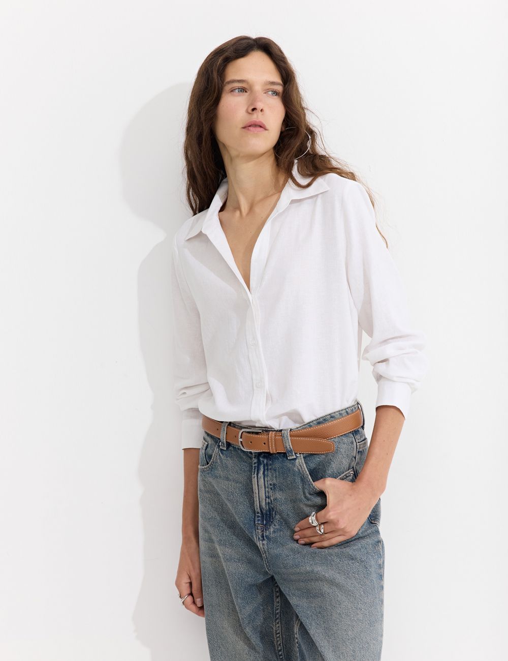 חולצה מכופתרת במראה פשתן