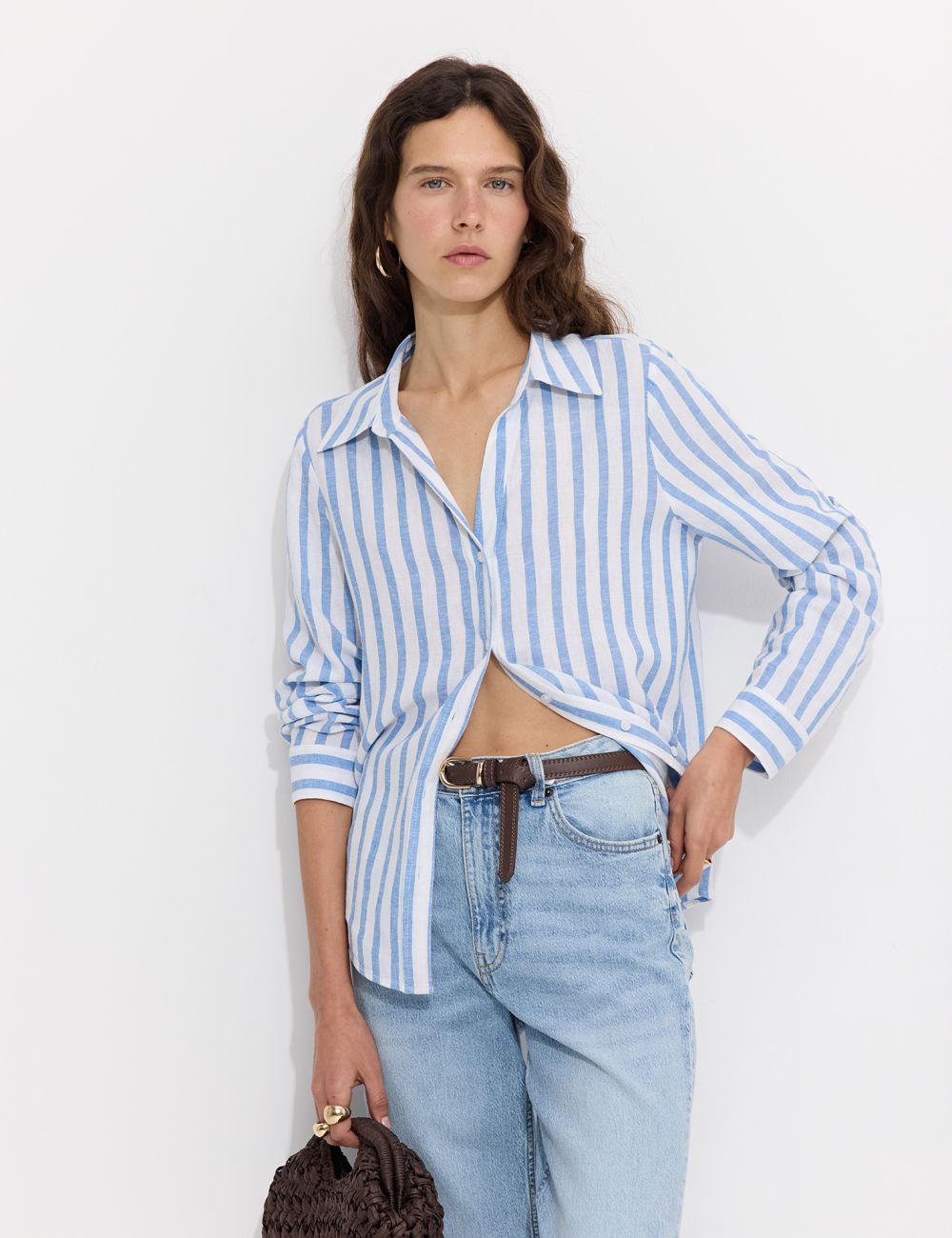 חולצה מכופתרת במראה פשתן