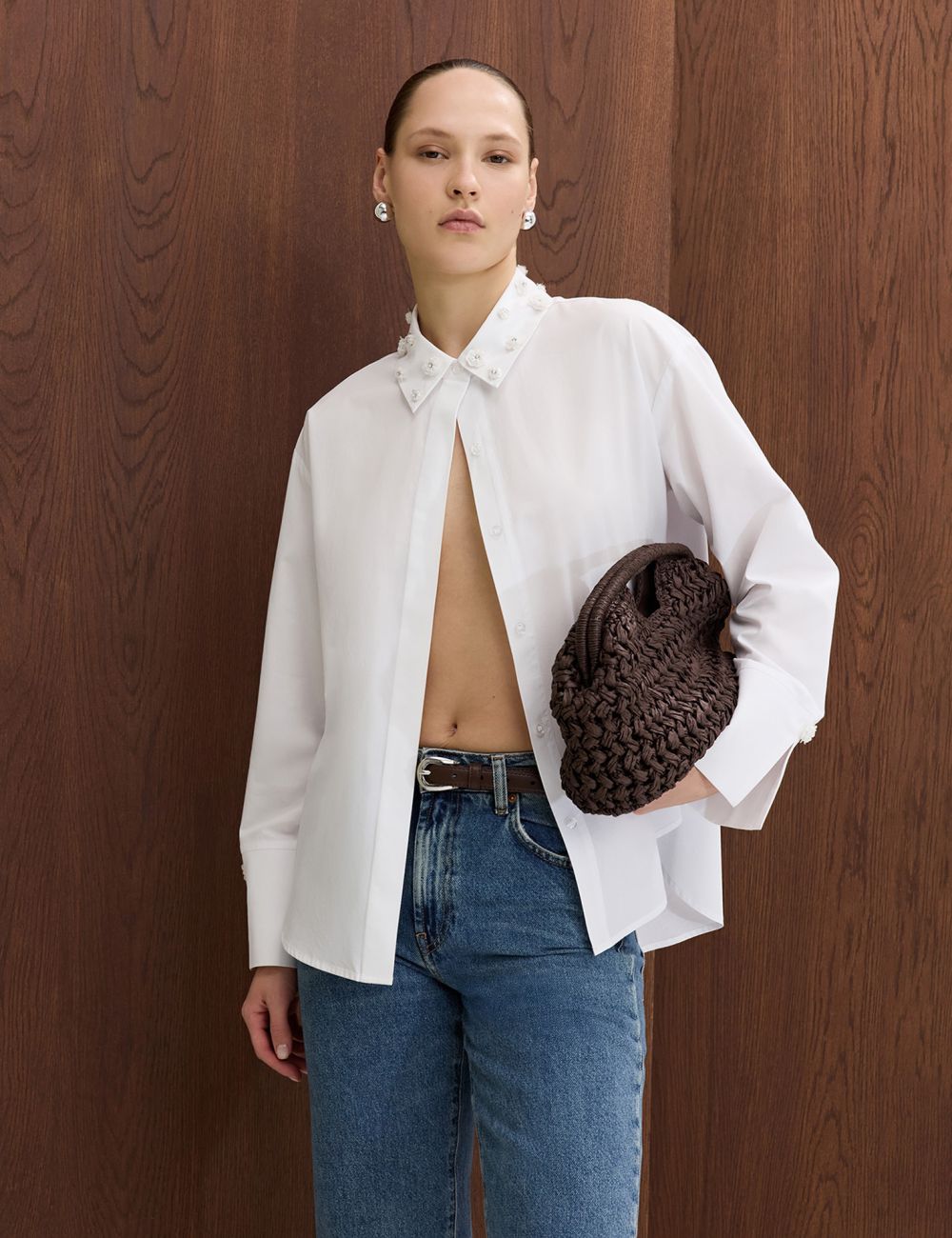 חולצה מכופתרת עם פרחים מחורזים