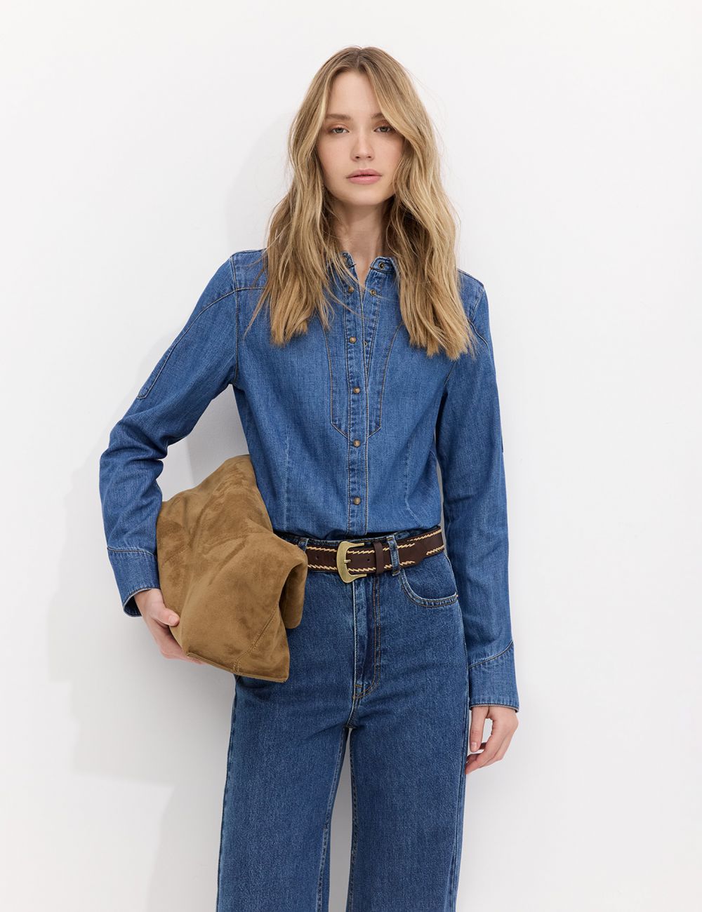 חולצת ג׳ינס דקיקה עם כפתורי טיק טק